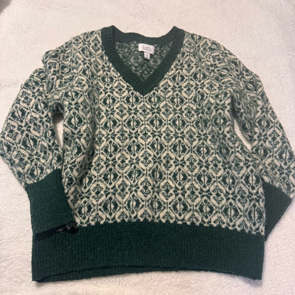 Croft & Barrow V-Neck Sweater in Green and Cream